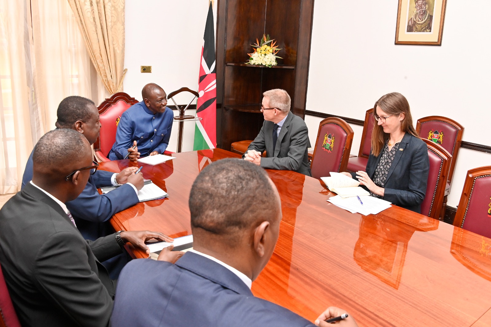 Mfalme Charles Kuzuru KENYA